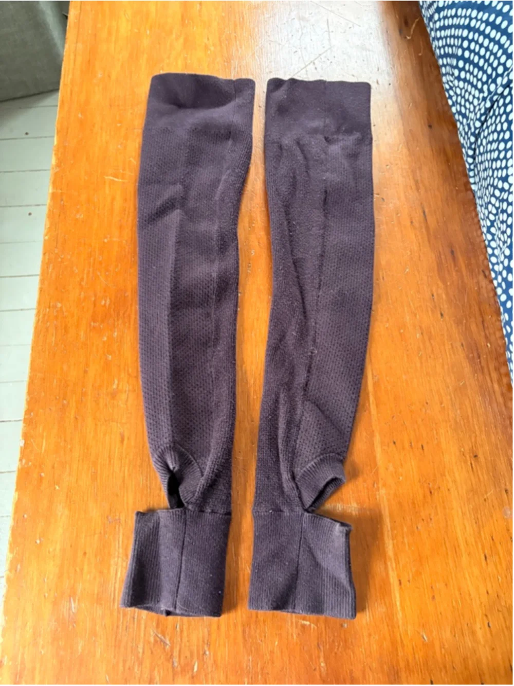 Lululemon maroon legwarmers One Size